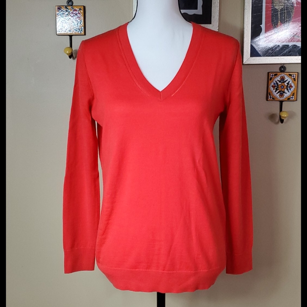 Banana Republic orange v neck shirt